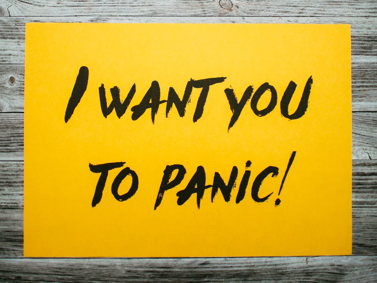 Sign: I want you to panic (Photo by Markus Spiske from Pexels)